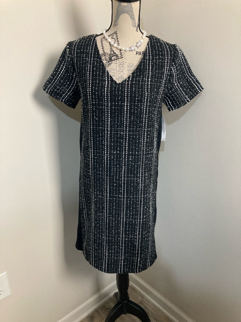 VENUS Black Tweed V-Neck Short-Sleeve Mini Dress
